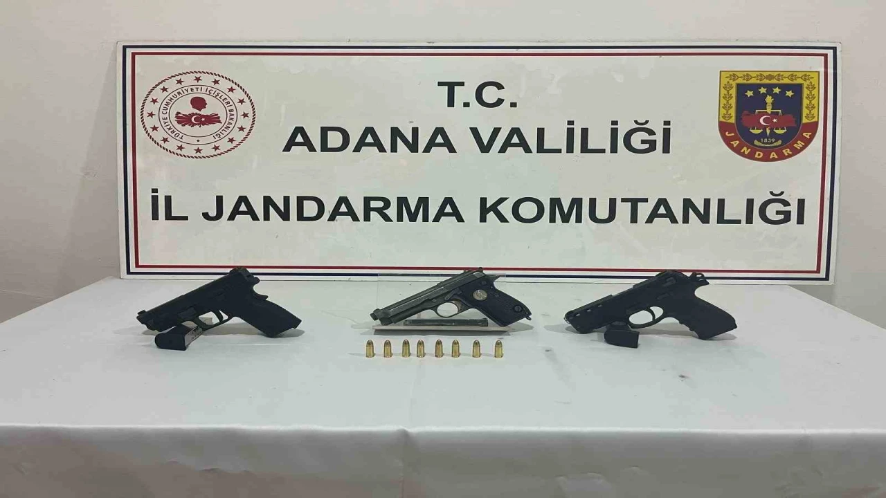 Şüpheli şahıslardan 3 ruhsatsız tabanca ele geçirildi
