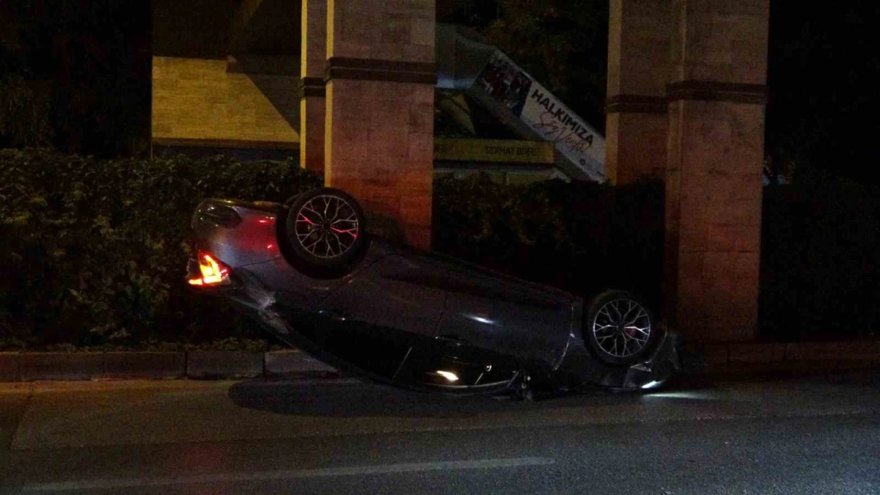 Takla atıp ters dönen otomobil 150 metre sürüklendi, sürücü aracı bırakıp gitti