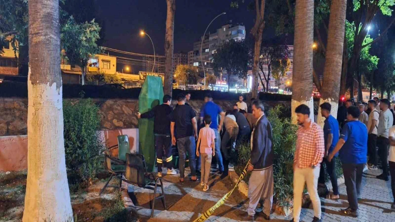 Tarsusta bir kişi parkta ölü bulundu