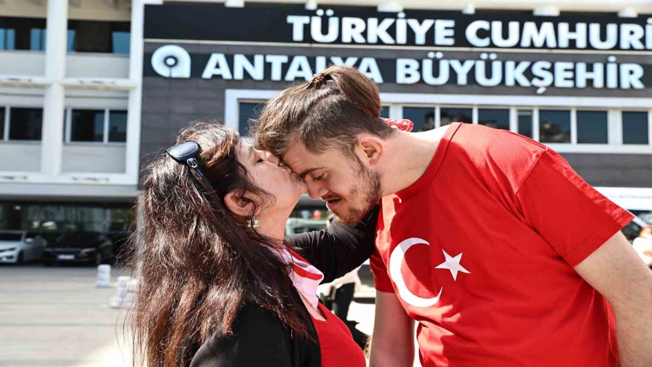 Temsili askerlik yapacak engelli bireylere davullu-zurnalı uğurlama