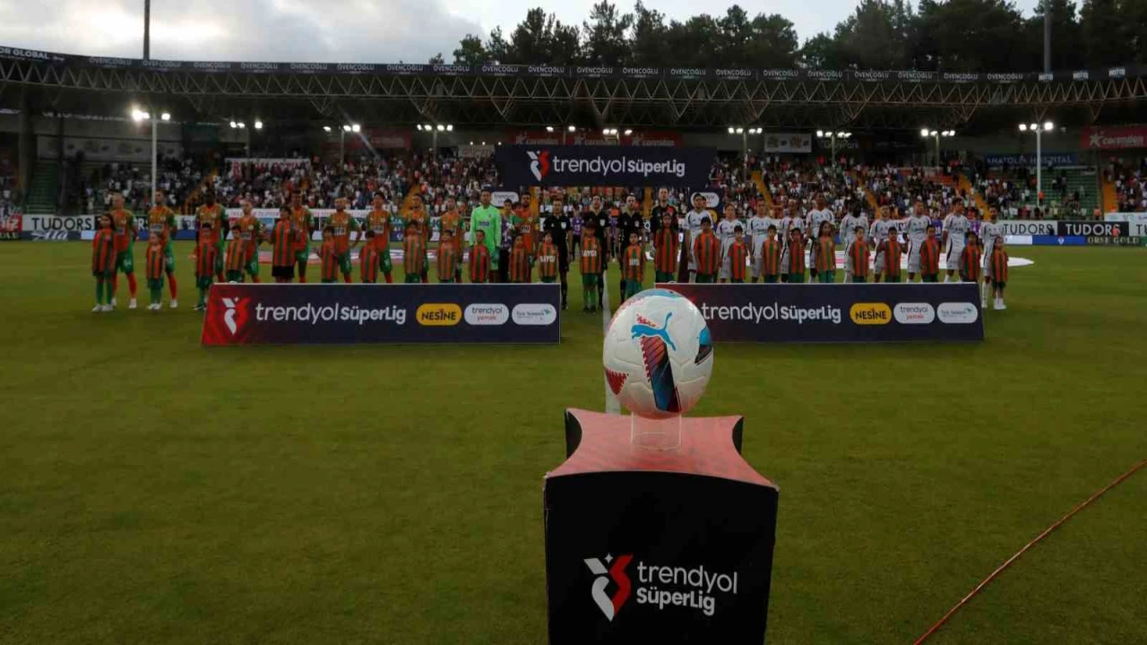 Trendyol Süper Lig: Alanyaspor: 0 - Beşiktaş: 0 (Maç devam ediyor)