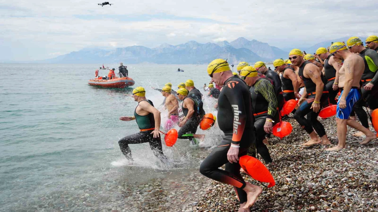 Uluslararası Açık Su Yüzme Yarışı X-WATERS Antalyada gerçekleşti