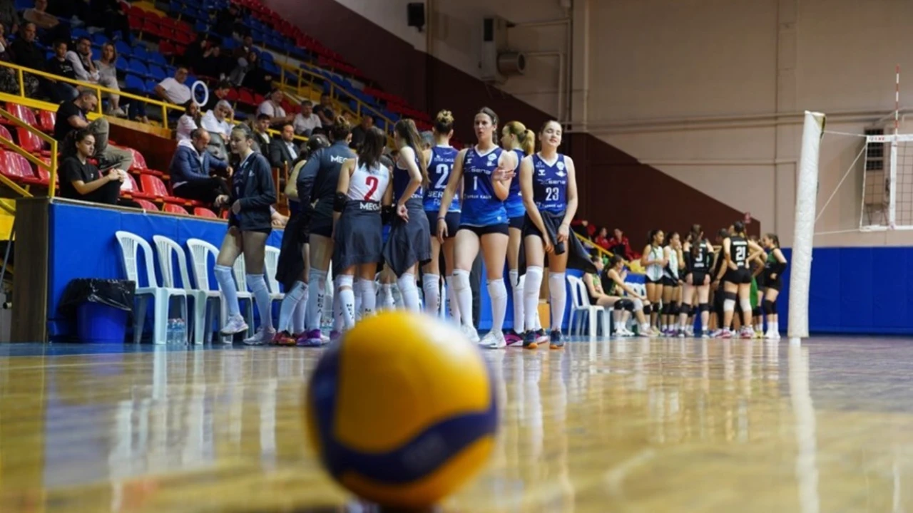 Yıldız kızlar voleybol yarı finalleri Ispartada başladı
