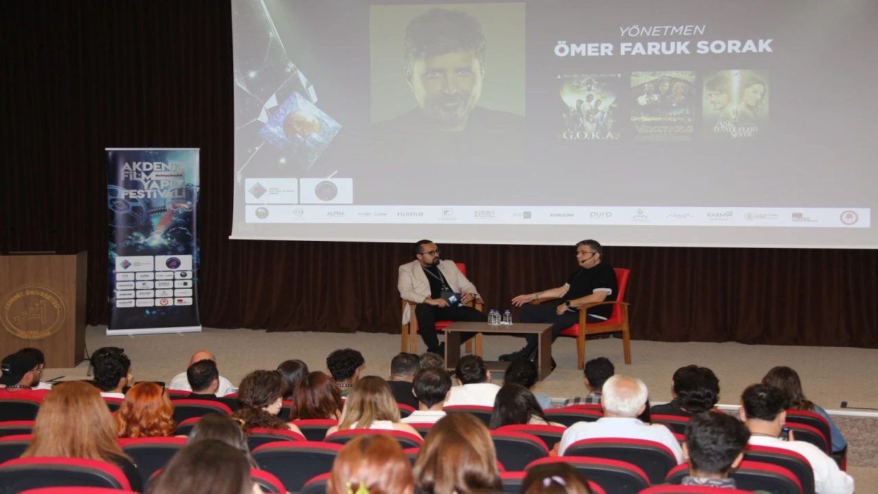Yönetmen Ömer Faruk Sorak, Akdeniz Üniversitesinde öğrencilerle buluştu
