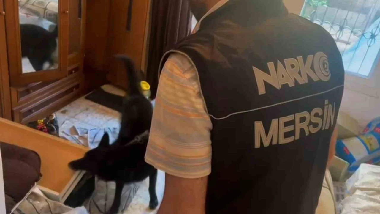 Zehir taciri kilolarca uyuşturucu ve 375 bin TL ile yakalandı