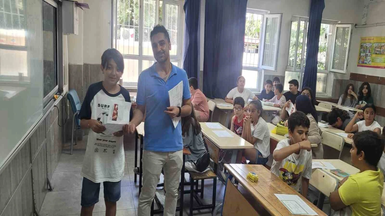 Adanada 522 bini aşkın öğrenci karne aldı