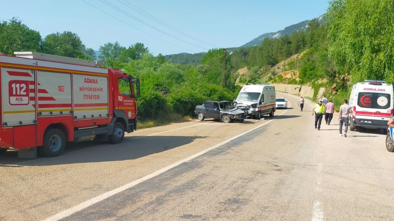 Adanada ambulans ile otomobil çarpıştı: 1 ölü, 3 yaralı