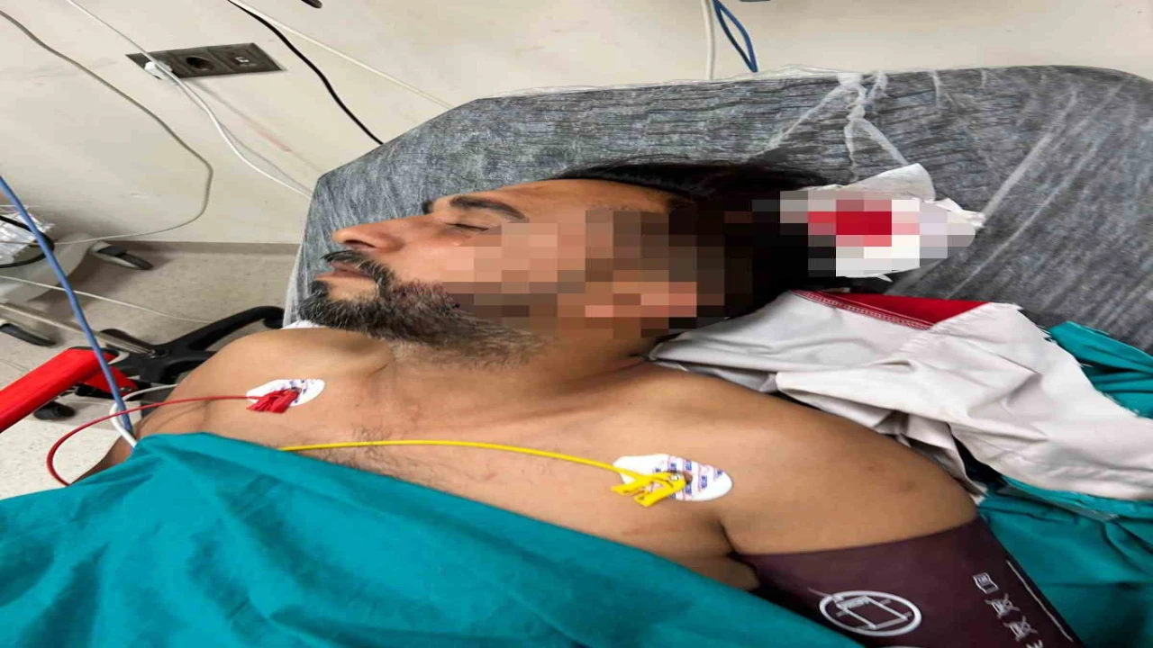 Adanada döner ustası çalışırken başından yorgun mermiyle yaralandı