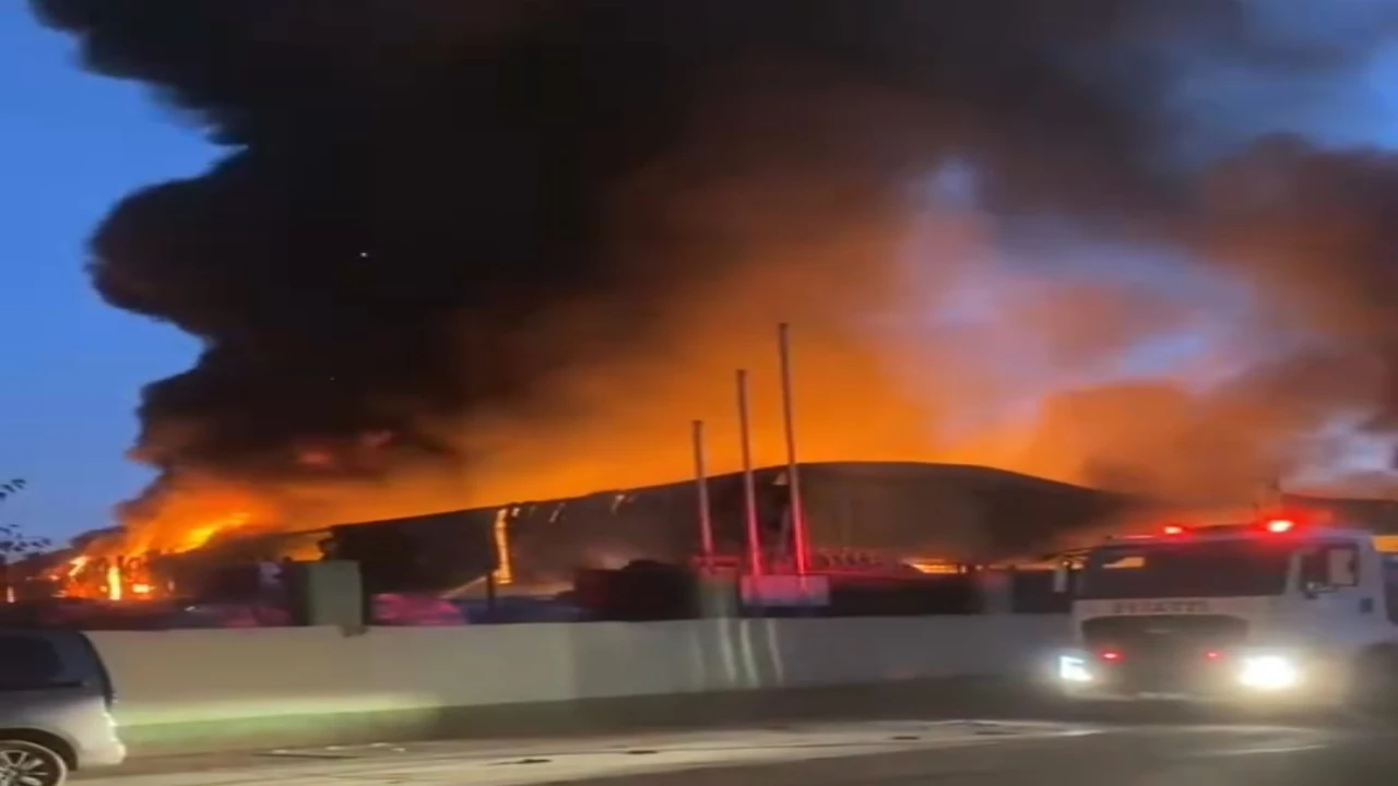 Adanada geri dönüşüm fabrikasında yangın