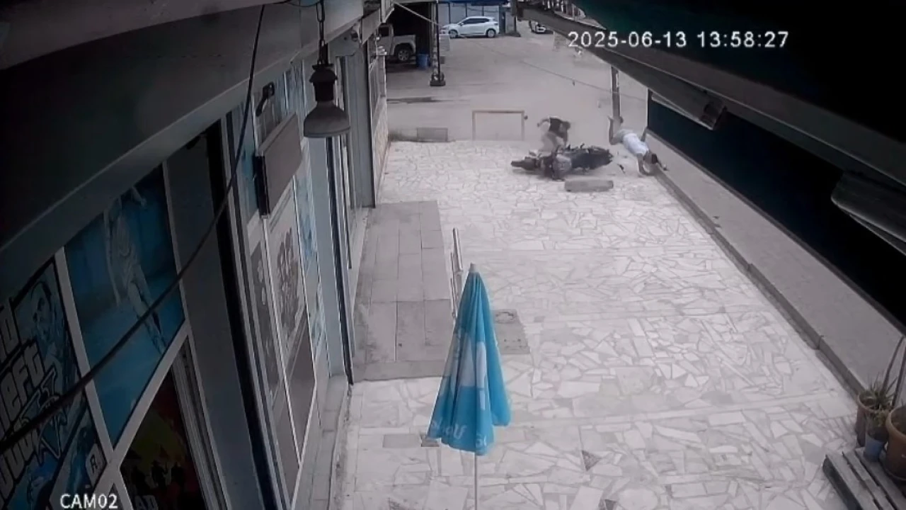 Adanada iki ayrı kazada 2si ağır 3 kişi yaralandı