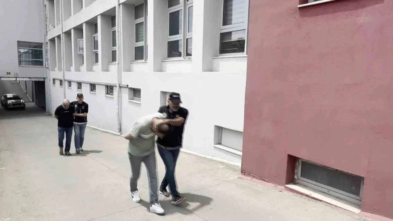 Adanada satmıyoruz, kullanıyoruz diyen 2 torbacı tutuklandı