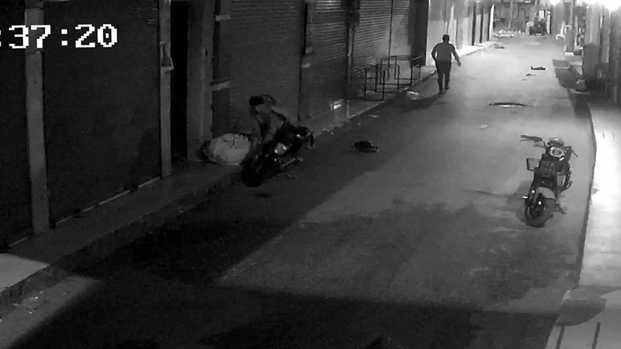 Adanada sokak sokak gezip bisiklet ve motor çalan 3 şüpheli tutuklandı