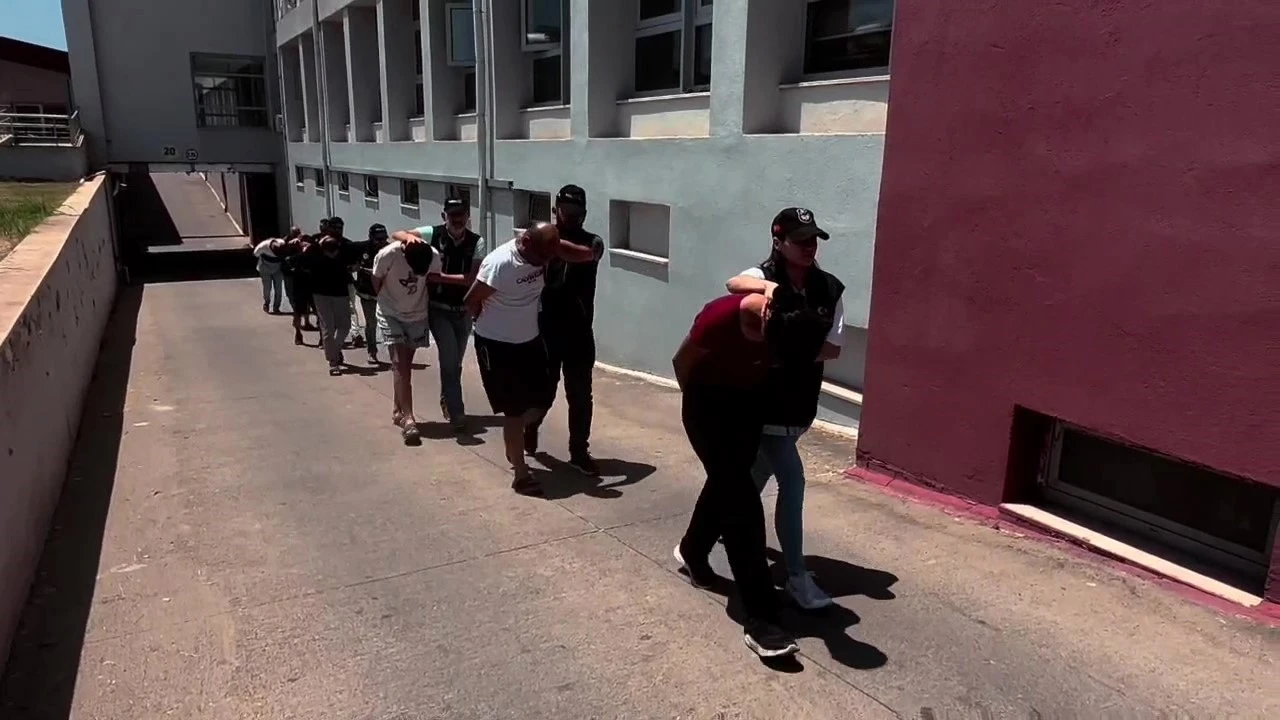 Adanada uyuşturucu tacirlerine operasyon: 6 tutuklama