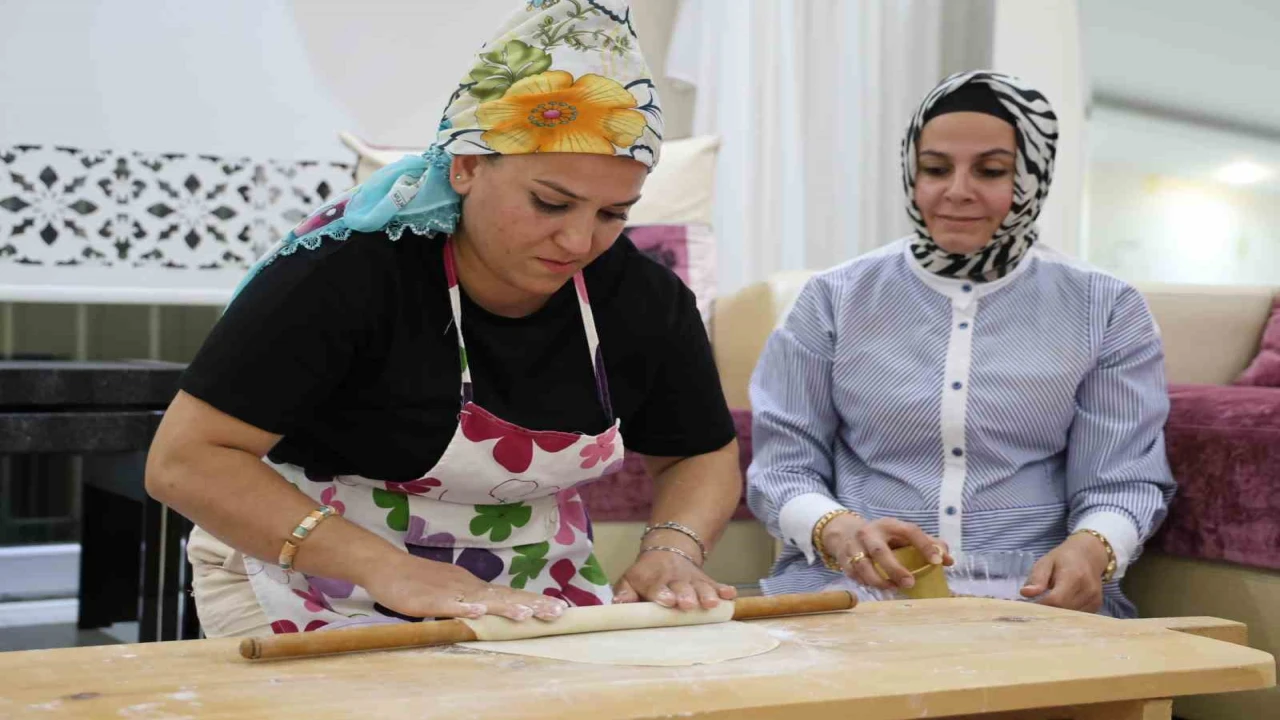 Adanalı kadınların ev baklavası mesaisi