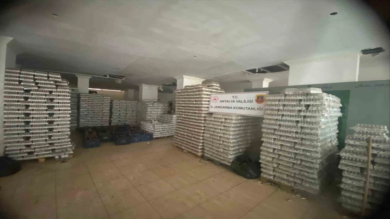 Alanyada 10 bin litre kaçak alkol ele geçirildi