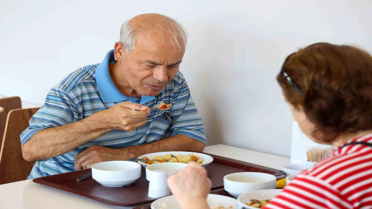 Antalya Büyükşehir Belediyesi Kent Lokantası hizmete girdi