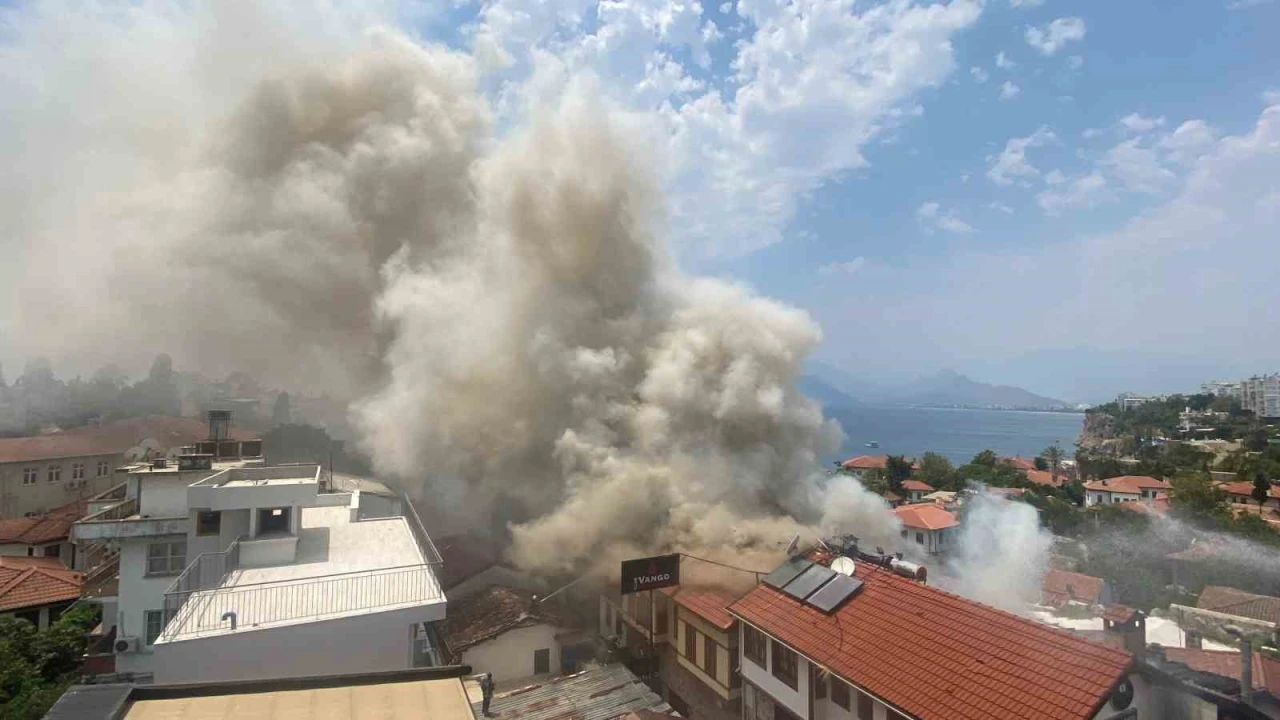 Antalya Kaleiçindeki yangın