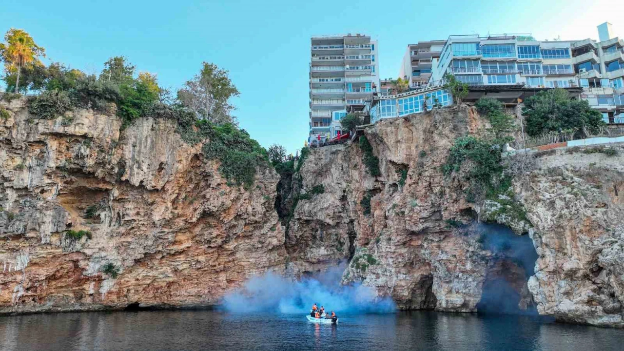 Antalyada denizden ve karadan haşerelerle mücadele başlatıldı