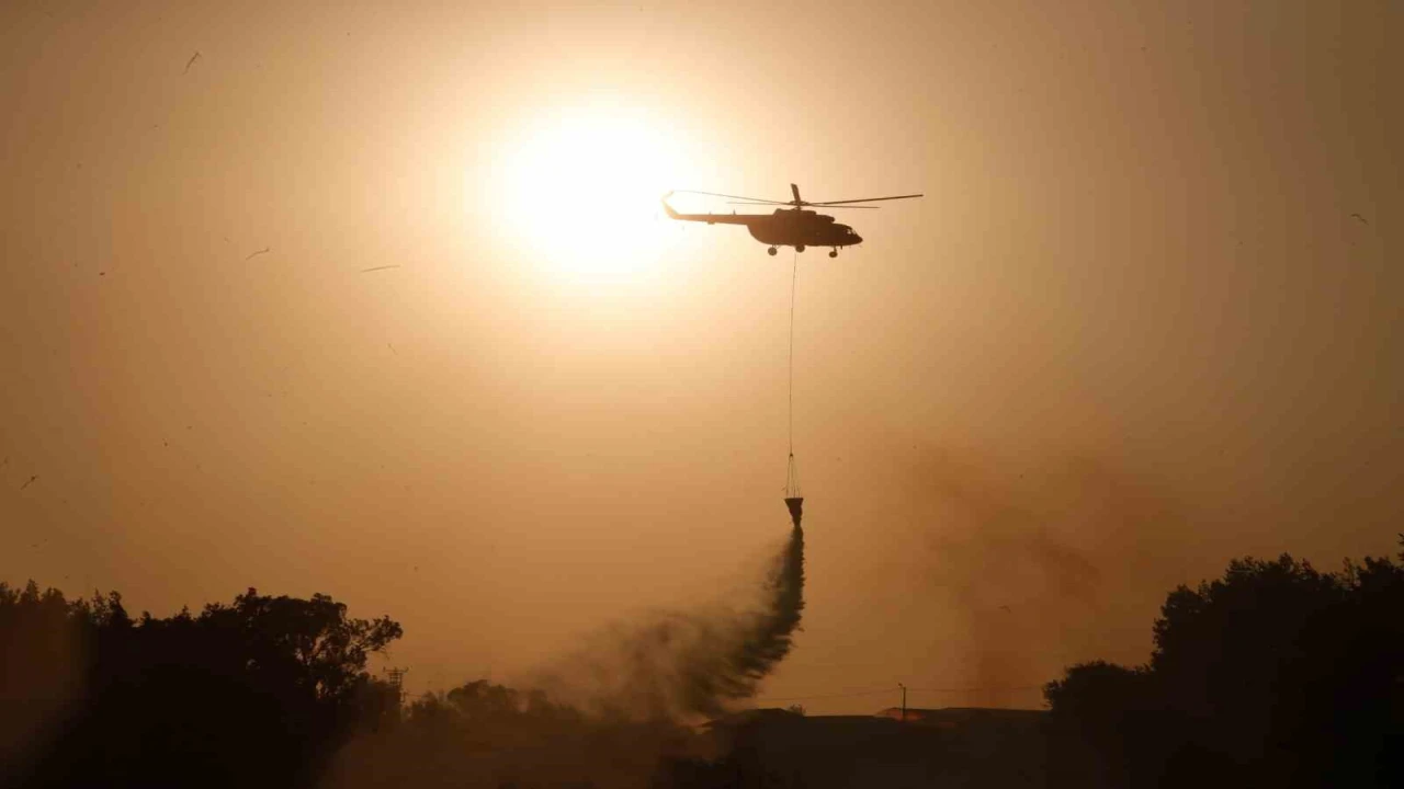 Antalyada iki noktada çıkan yangında alevlerle burun buruna geldiler