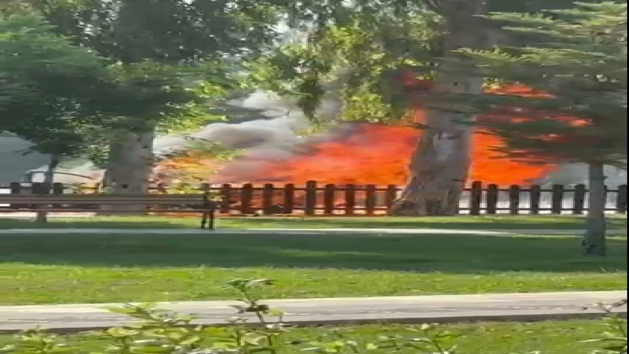 Antalyada otomobil alev topuna döndü