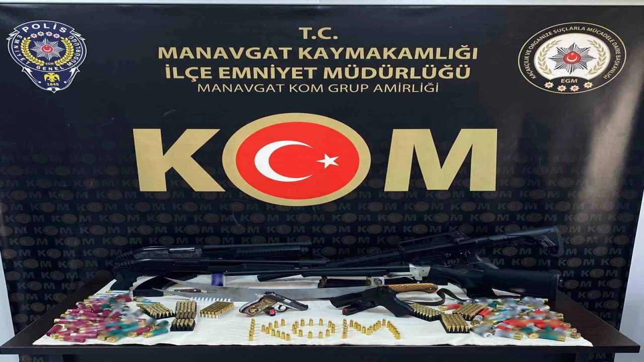 Antalyada son bir haftada 33 şüpheli yakalandı, çok sayıda silah ve kaçak ürün ele geçirildi