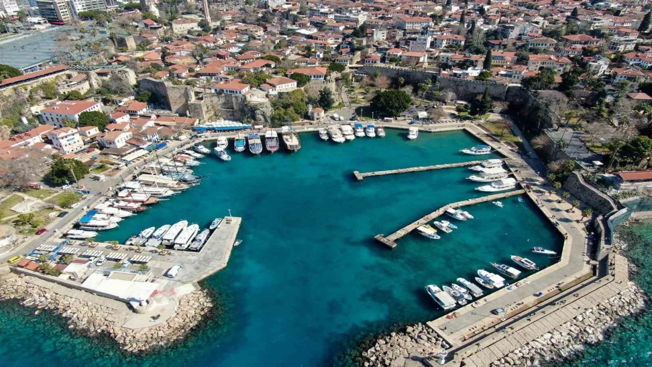 Antalyada yangın tedbirleri yetersiz olan 174 turistik tesisin ruhsatı askıya alındı