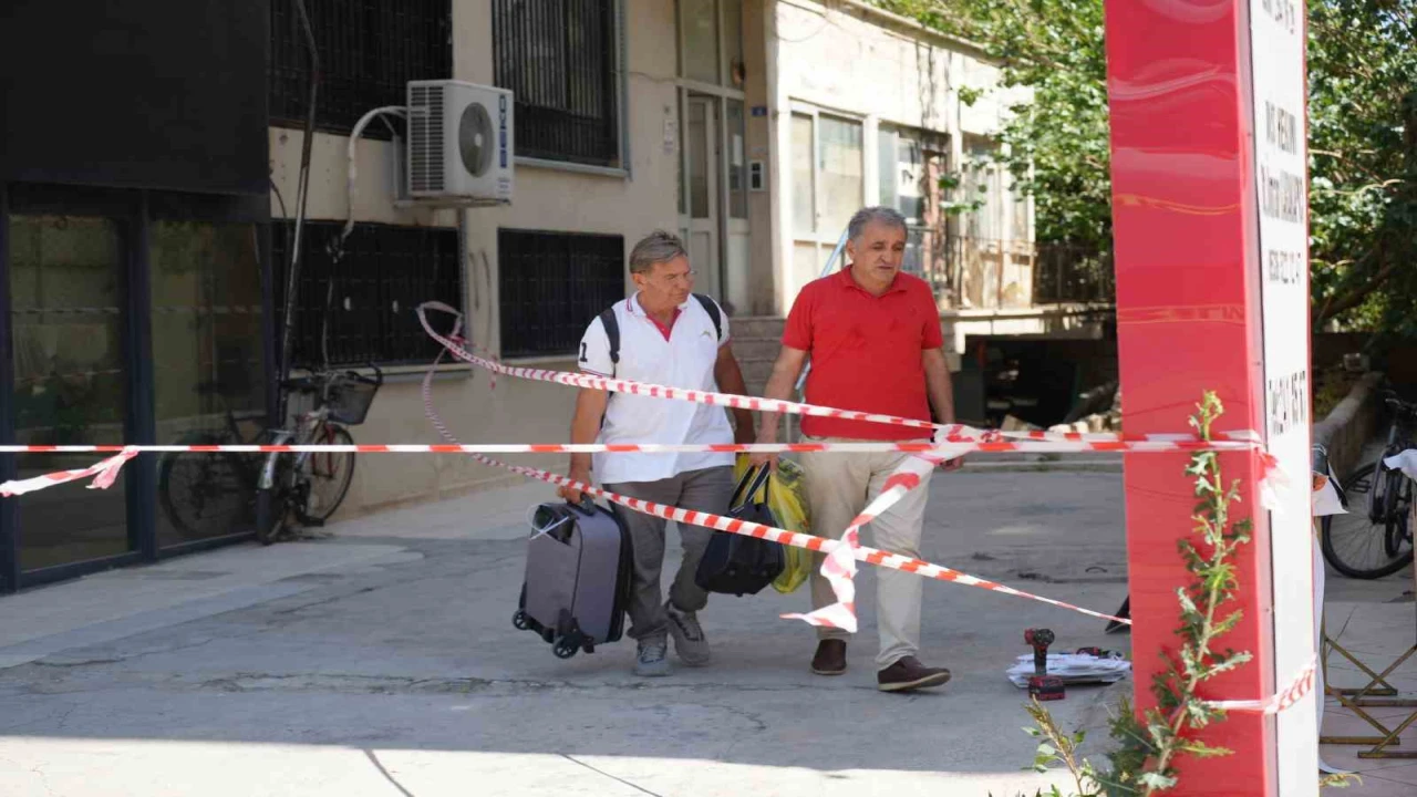 Antalyada zemin kat kolonu patlayan 7 katlı bina tahliye edildi