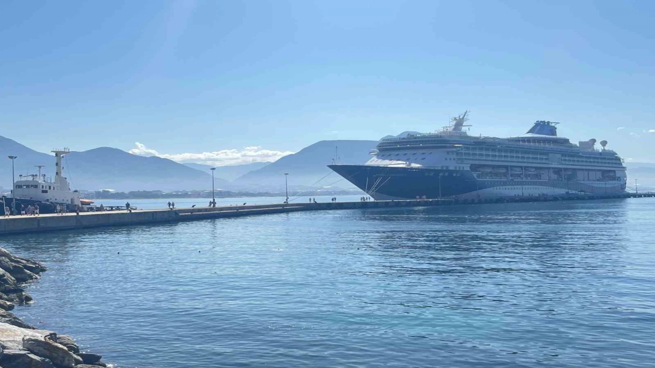 Bahama bandıralı kruvaziyer Alanyaya demirledi