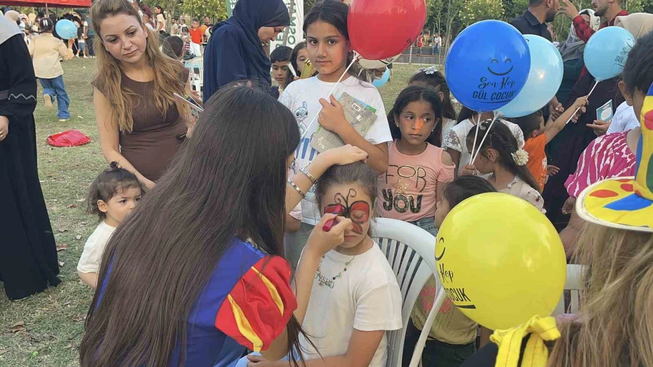 Başkan Çenet den çocuklara bayram hediyesi