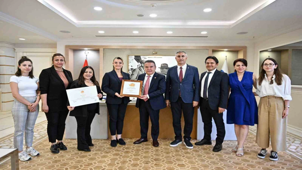 Cittaslow Fikir Maratonu ödülü Başkan Böceke takdim edildi