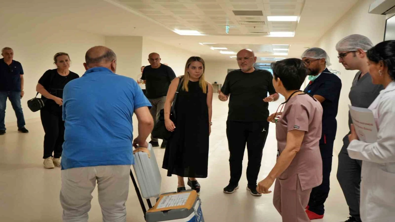 Darp sonucu hayatını kaybeden oğlunun bağışlanan kalbini, dua ederek uğurladı