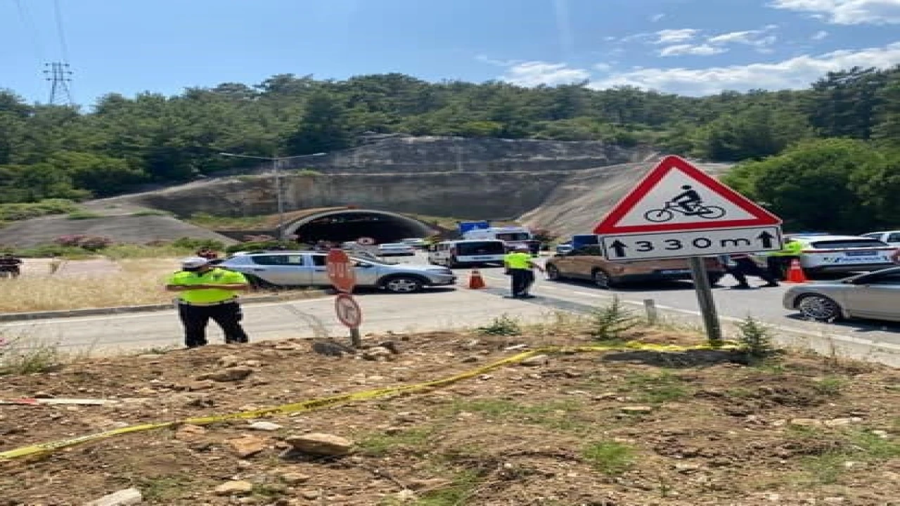 (Düzeltme) Antalyada Kemer yolunda feci kaza: 2 ölü, 4 yaralı