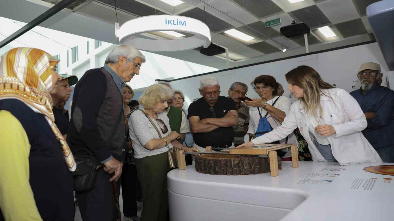 Emeklilerden Mercan Bilim Merkezine tam not