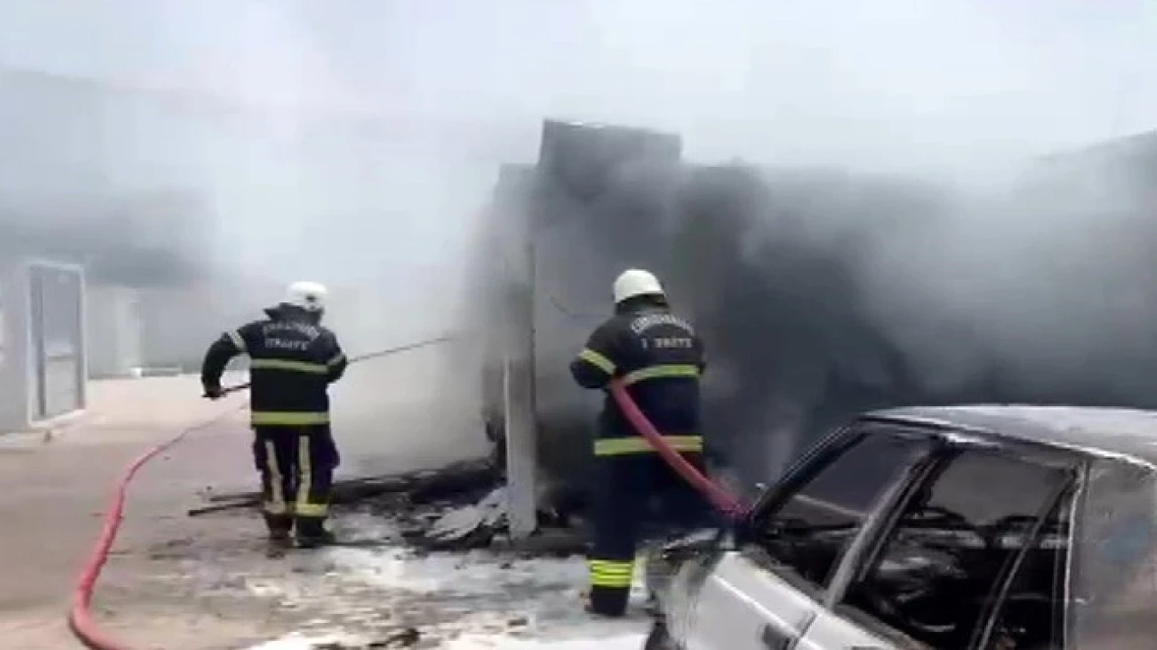 Galatasaray Konteyner Kentte yangın: 5 konteyner ile 1 araç yandı