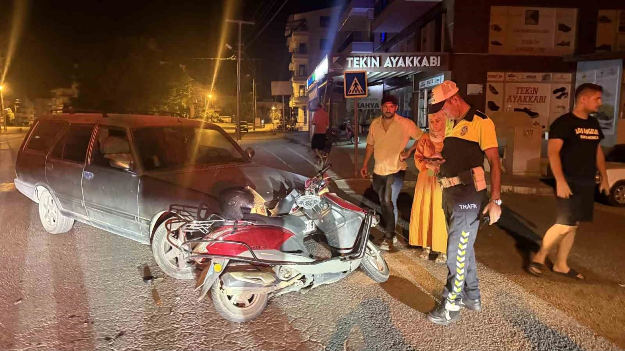 Gazipaşada otomobil ile motosiklet çarpıştı: 1 yaralı