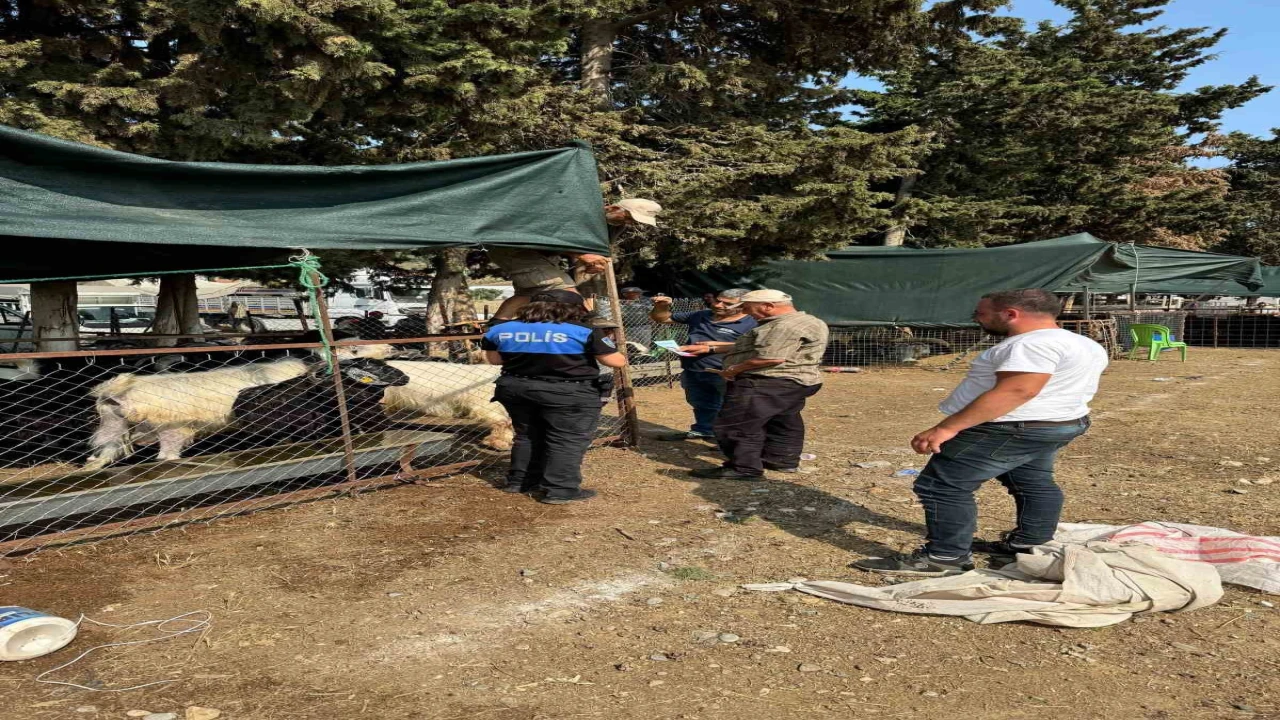 Gazipaşada polis ekipleri sahte para ve dolandırıcılığa karşı vatandaşları uyardı
