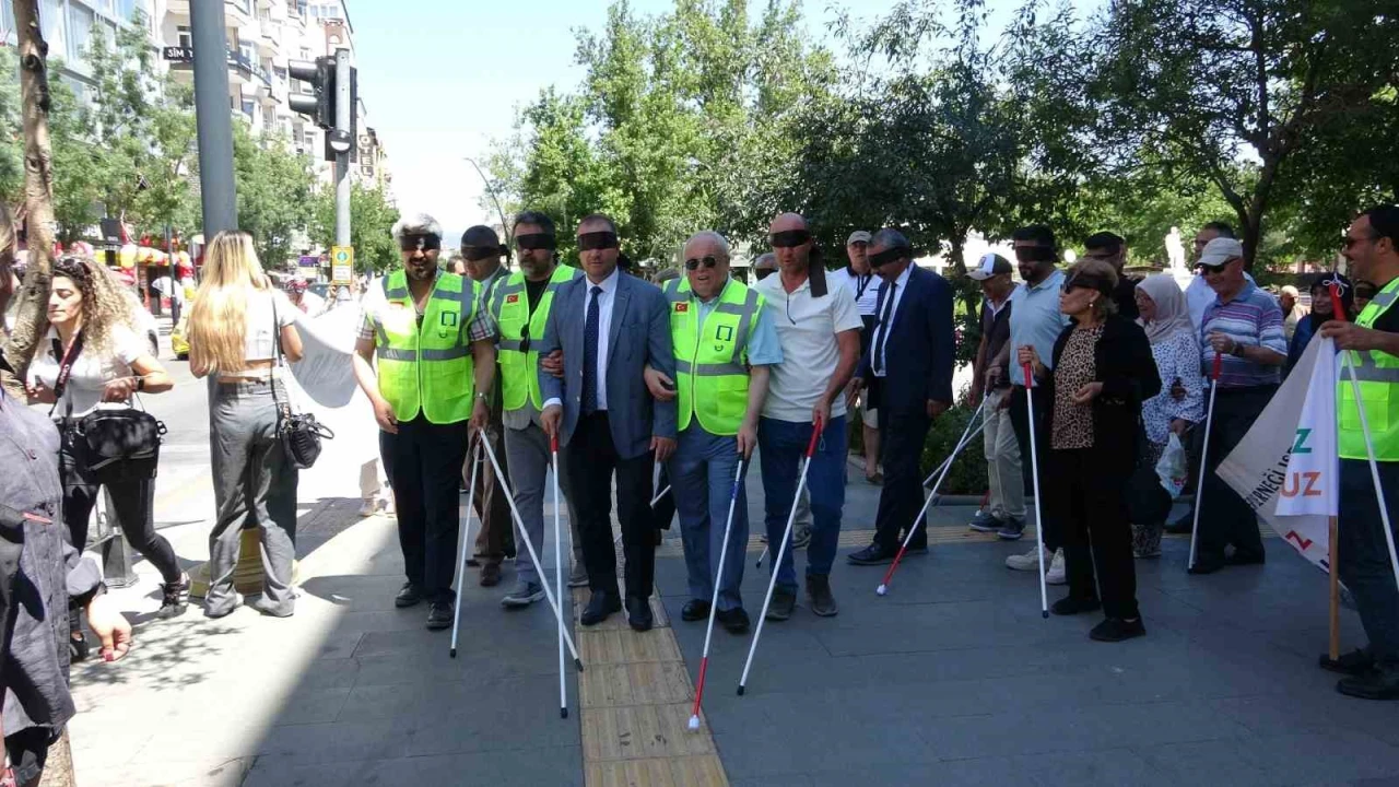 Görme engelliler için yürüyen mimarlar, şehirleri empatiyle tasarlayacak
