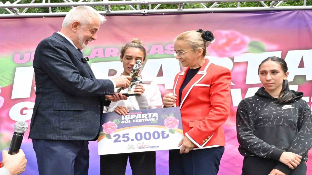 Gül Festivali, gül maratonu halk koşusu ve gül bisiklet yarışı ile renklendi