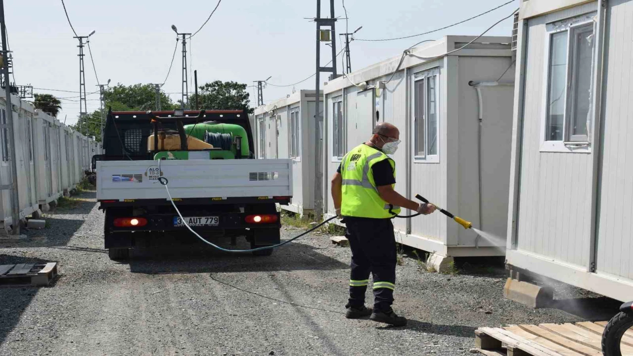 HBB, Erzinde sineklere ve haşerelere karşı ilaçlama çalışmalarını sürdürüyor