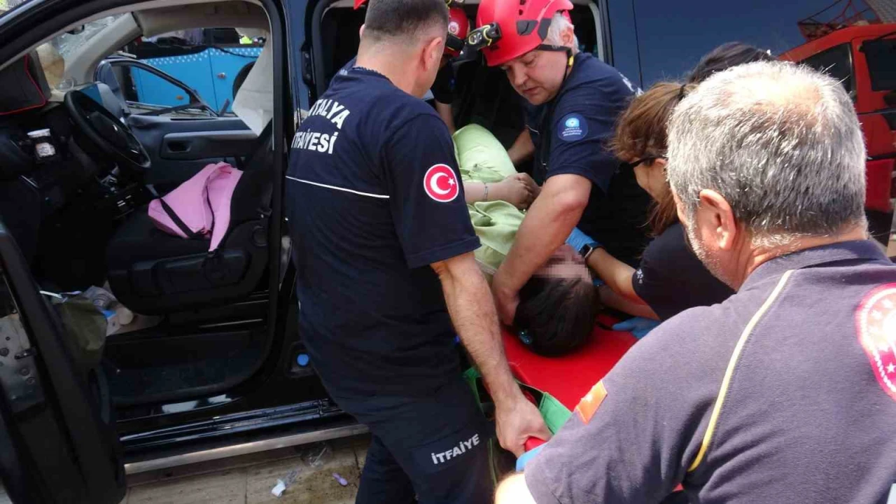 Iraktan tatile gelen aileye kaza şoku: 3 yaralı