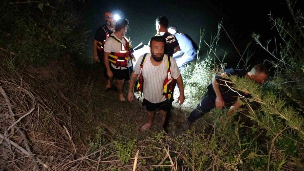 Irmaktaki adacıkta mahsur kaldılar, kurtarıldıktan sonra ceza yediler