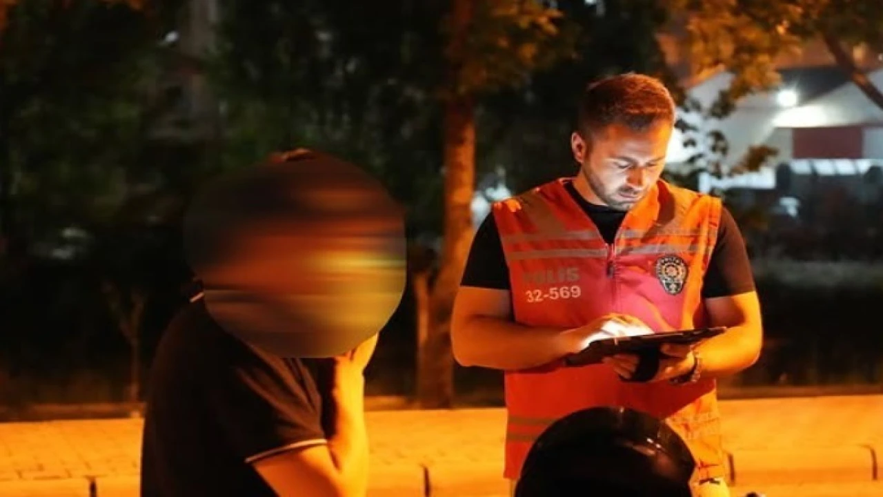 Ispartada 1 saatlik asayiş ve trafik uygulamasında 236 kişi sorgulandı