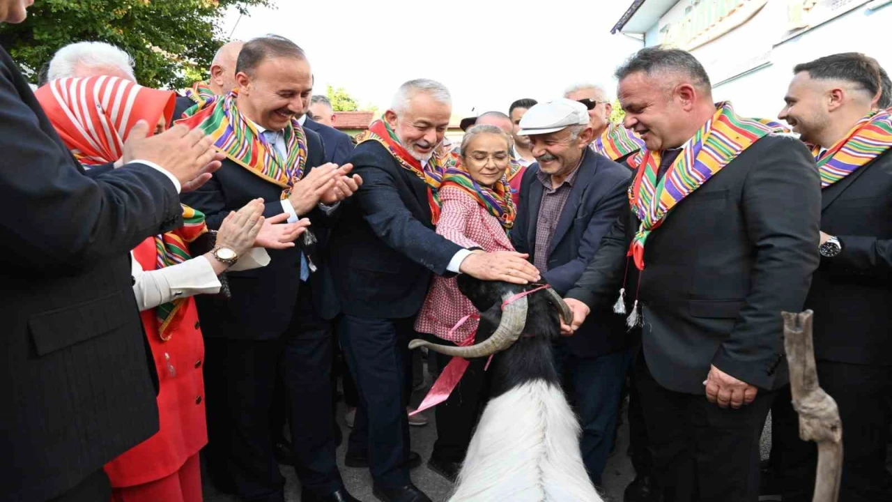 Ispartada 400 yıllık Kurban İndirme geleneği yaşatılmaya devam ediliyor