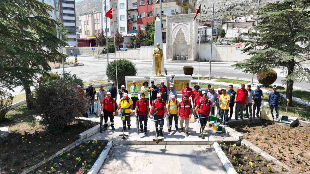 Kahramanmaraş Büyükşehir Belediyesinden, Elbistanda temizlik seferberliği