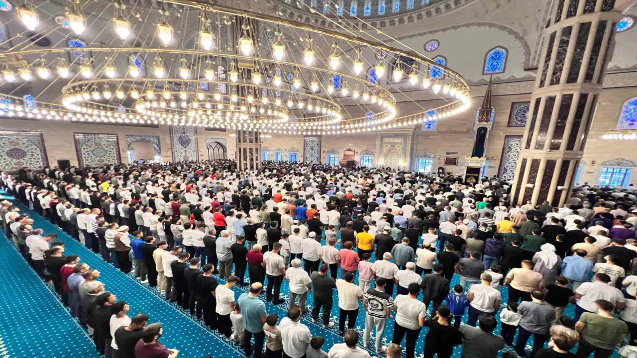 Kahramanmaraşta bayram namazı coşkusu