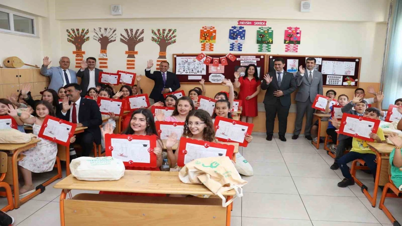 Kahramanmaraşta karne heyecanı: 276 bin öğrenci yaz tatiline çıktı