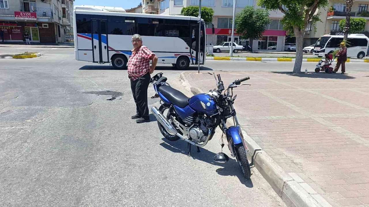 Kamyonetle çarpışan motosiklet sürücüsü ehliyetsiz çıktı