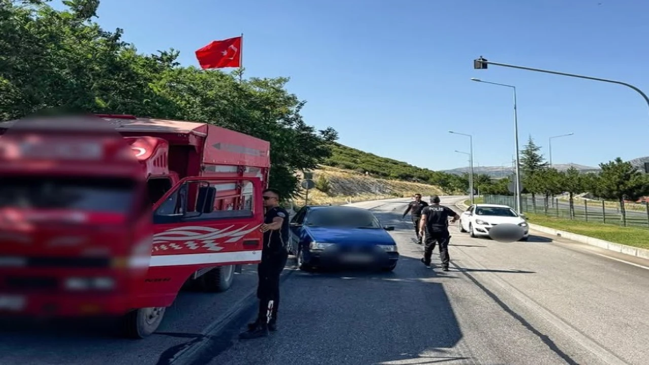 Keçiborluda asayiş ve trafik uygulamasında sentetik ecza ele geçirildi