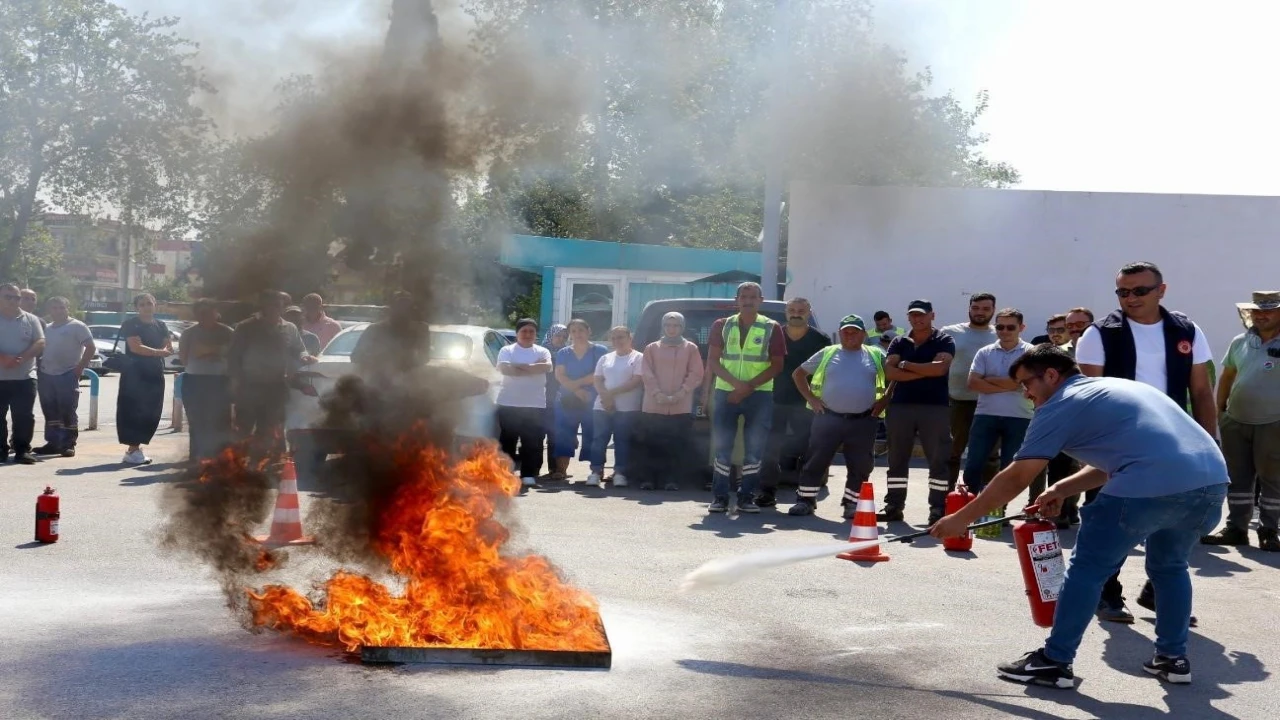 Kepezde belediye personeline uygulamalı yangın eğitimi
