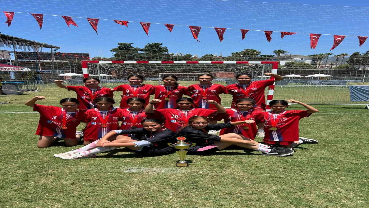 Kepezli minik hentbolcular şampiyon oldu